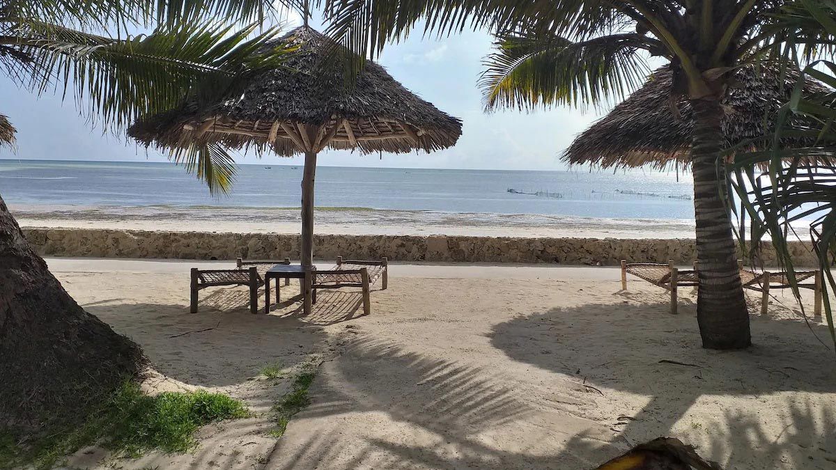 Uroa Bay Beach Resort - plaża